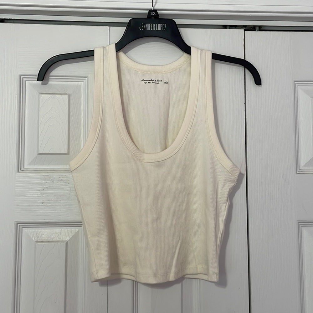 Essential scoopneck tank